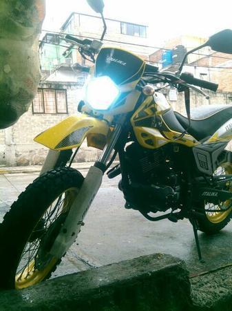Vendo bonita moto dm 150 amarilla italika -16