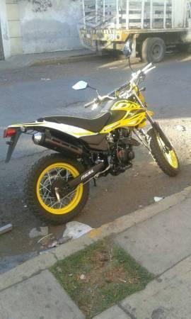 Vendo bonita moto dm 150 amarilla italika -16