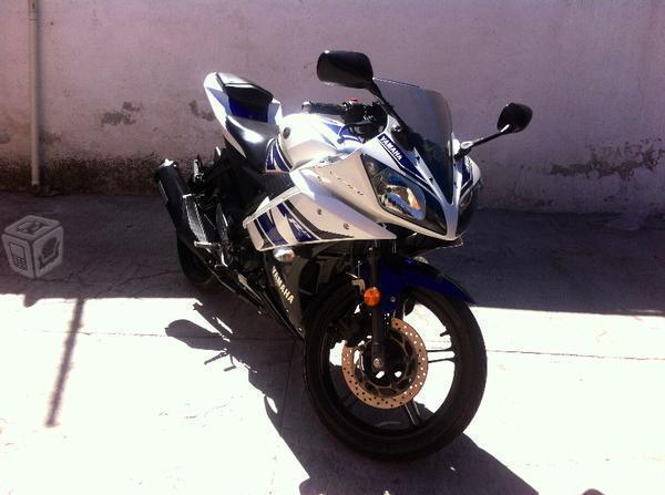 Magnifica yamaha r15