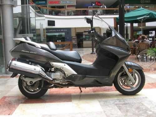 Maxi motoneta marca honda modelo silver wing 600 -08