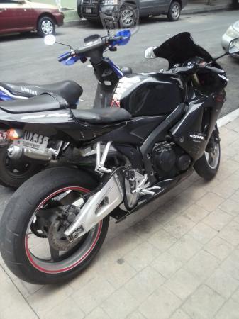 Motocicleta honda cbr 600 rr -05