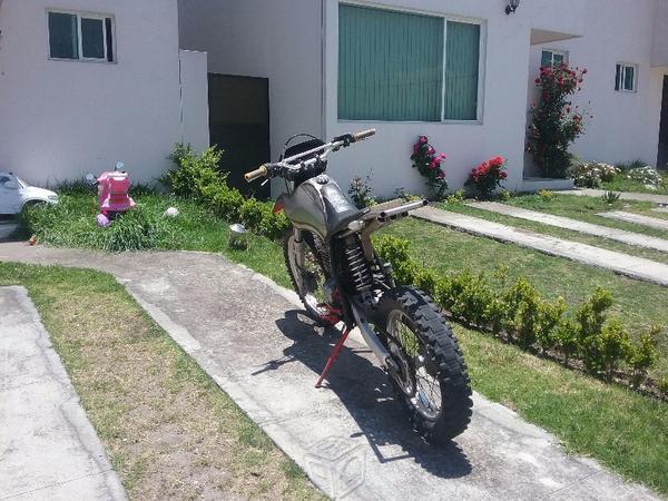 Motocicleta honda 250 -95