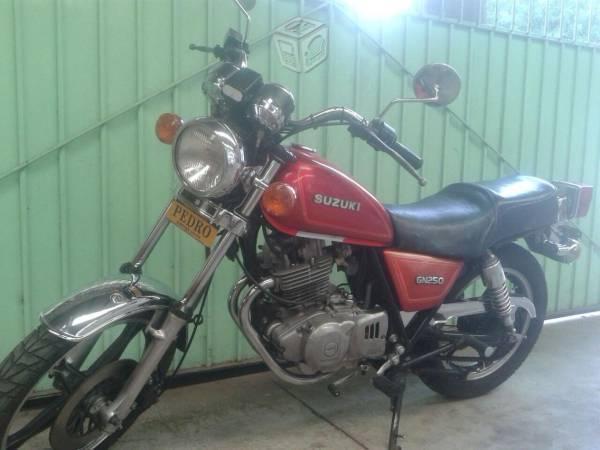 Motocicleta Suzuki -89