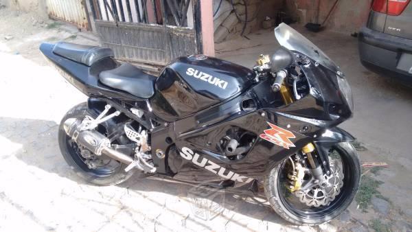 Hermosa suzuki GSX-R 1000 -03