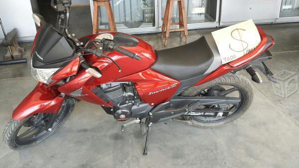 Moto Honda Invicta 150cc -13