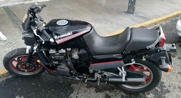 Kawasaki 600, muy buena, pocos faltantes, -93