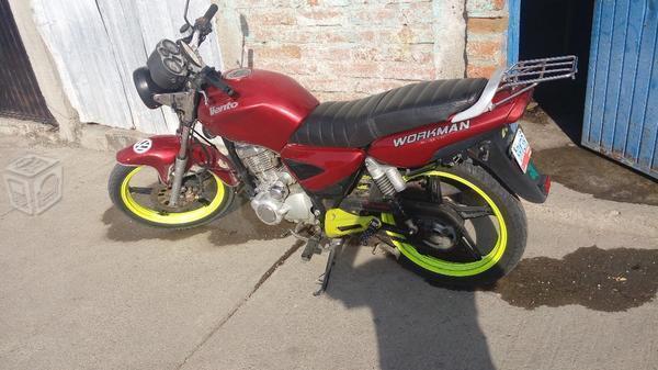 En venta bonita moto -09