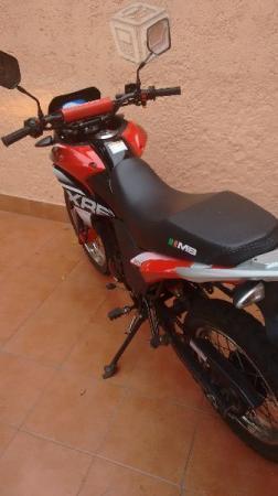 Motocicleta mb como nueva siempre tapada -15