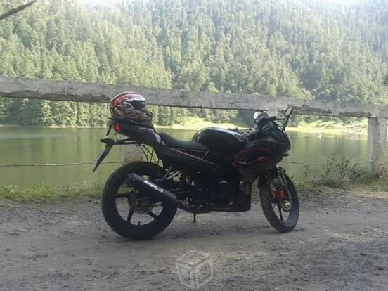 Motocicleta R8 200cc
