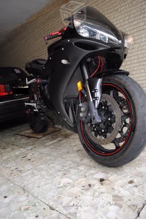 Moto Yamaha R1 -06