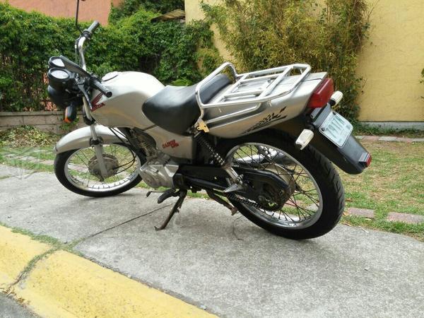 Moto honda cargo en buenas condiciones