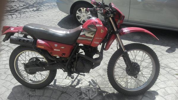 Bonita moto honda xlr -03