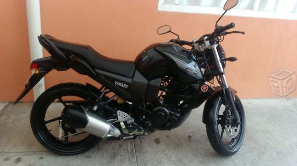 Motocicleta Yamaha -14