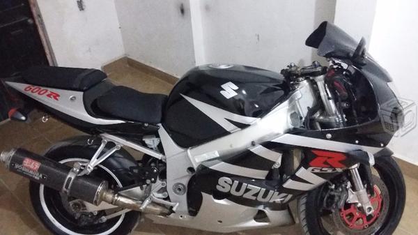 Deportiva suzuki gsx 600 r -03