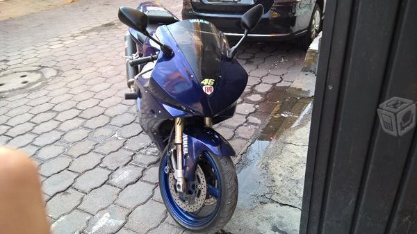 Moto Deportiva Yamaha R1 - -00