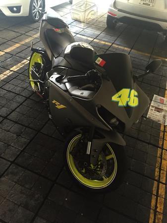 Yamaha R1 seminueva p/c -09