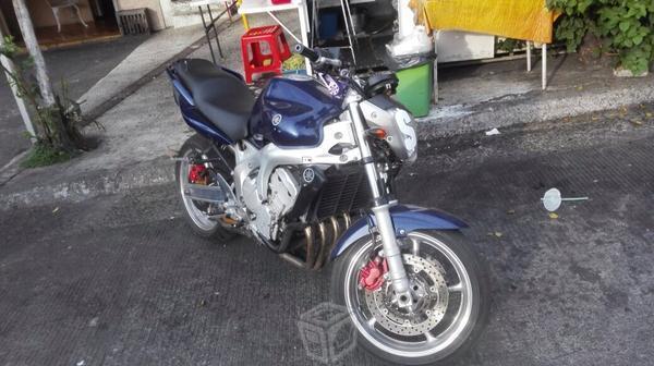 Vendo moto Yamahafzr600
