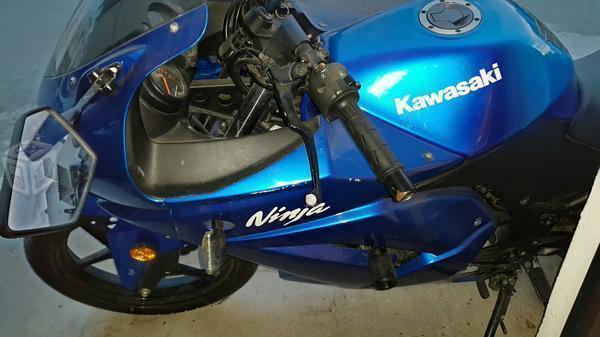 Motocicleta Kawasaki Ninja 250r -08