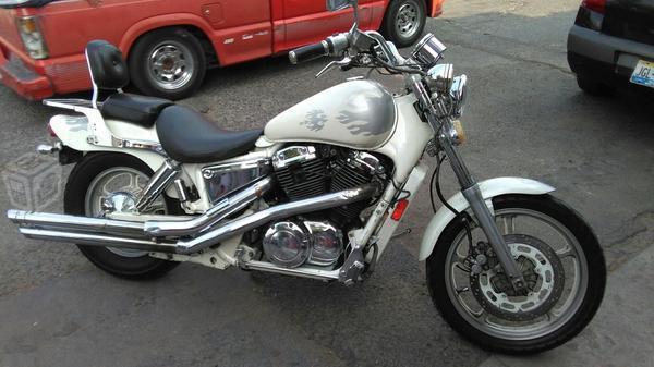 Honda Shadow 1100 -92