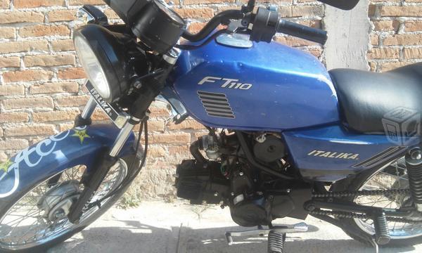 Vendo moto jala al 100 -12