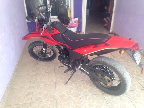 Motocicleta dm 150 -13