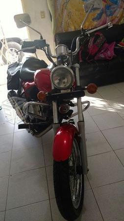 Motocicleta avenger bajaj -10