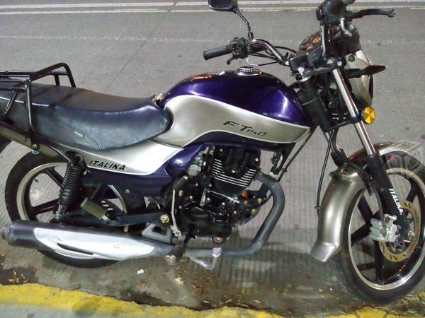 Moto impecable FT150 Italika -15