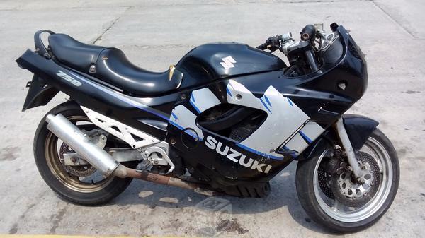 Suzuki gsx 750f katana -93