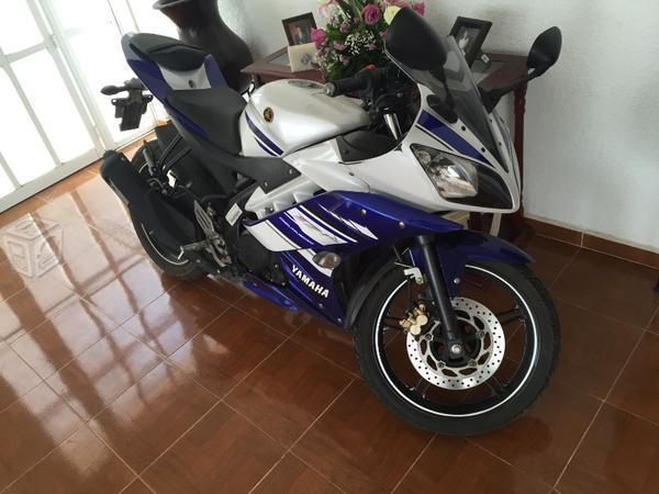 Yamaha R-15 Azul -15