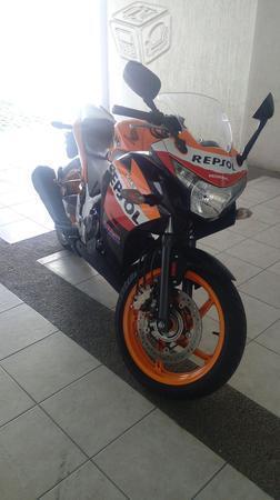 Exelente moto tipo repsol -15