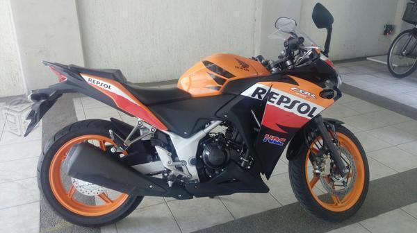 Exelente moto tipo repsol -15