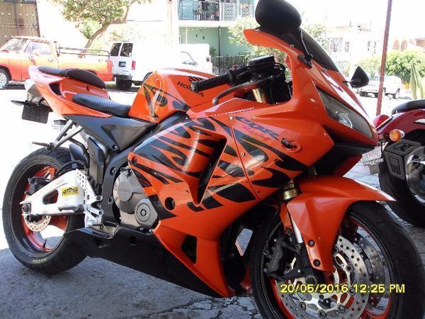 Honda cbr-600 hallowen checala todo pagado -06