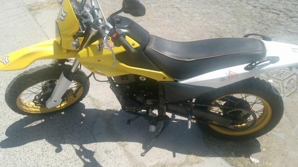 Motocicleta 150