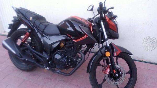 Se vende Excelente Moto -15