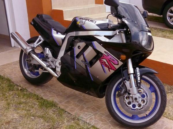 Moto de pista suzuki gsx-r750 posible cambio -92