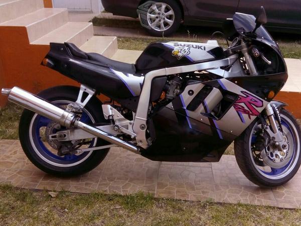 Moto de pista suzuki gsx-r750 posible cambio -92