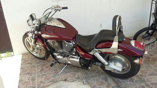 Honda VTX 1300 -06