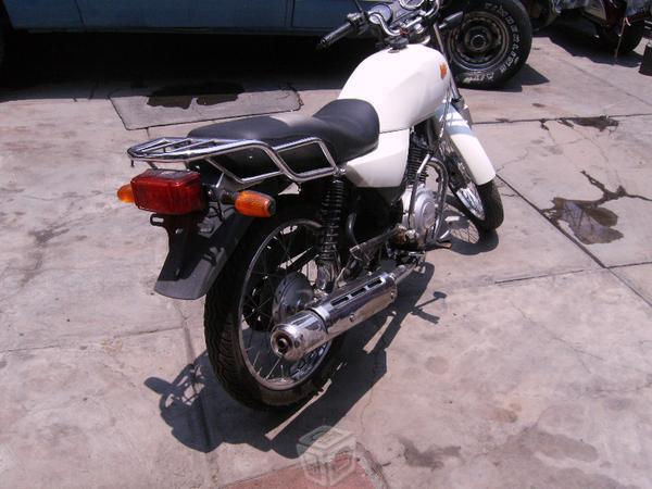 Motocicleta yamaha 125 -08