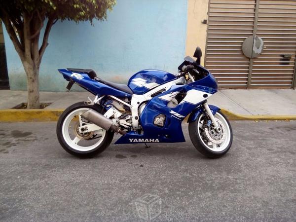 Yamaha R6 Azul -00
