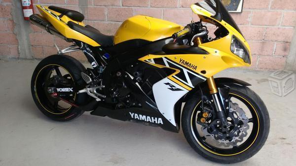 Yamaha r1 50aniversario -06