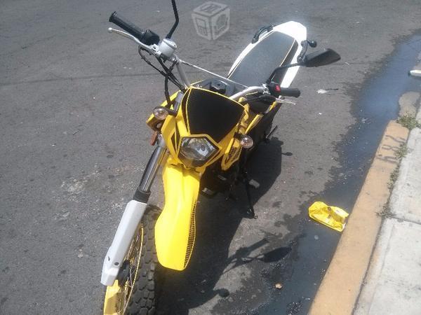 Moto tipo DM150