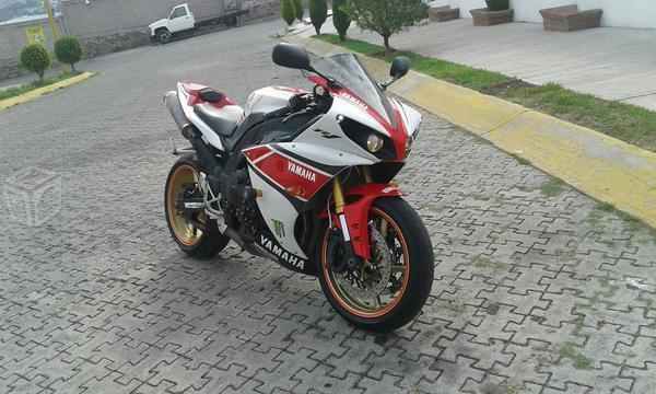 Hermosa y limpia yamaha r1 -12