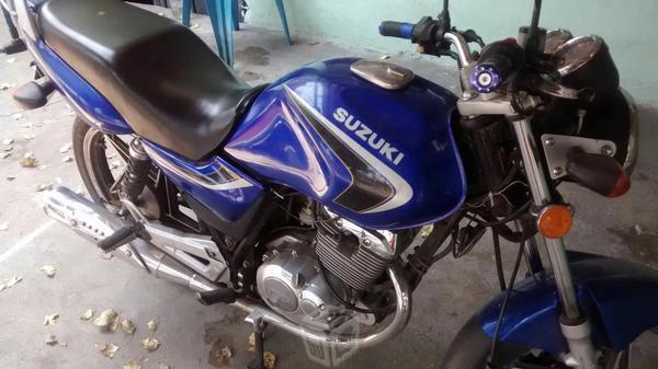 Vendo mi moto Suzuki -08