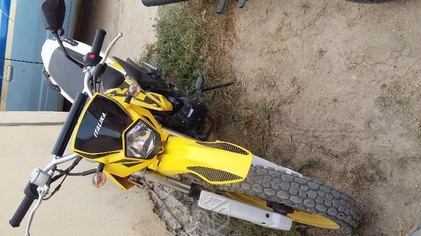 Motocicleta DM150