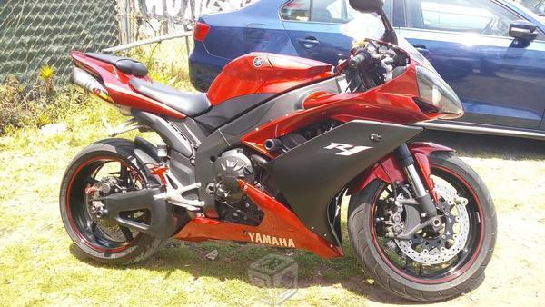 Yamaha R1 flamante -07