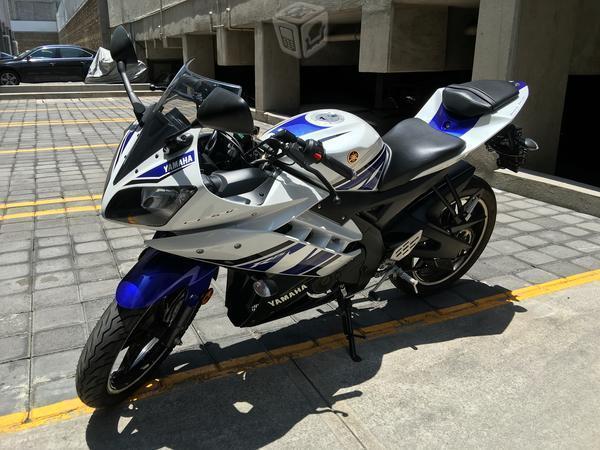 Motocicleta Yamaha R15 -14