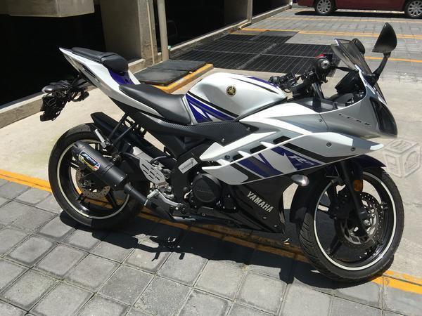Motocicleta Yamaha R15 -14