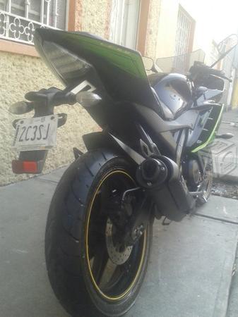 Yamaha R15 con seguro -14