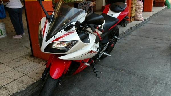 Bonita yamaha r15 -14