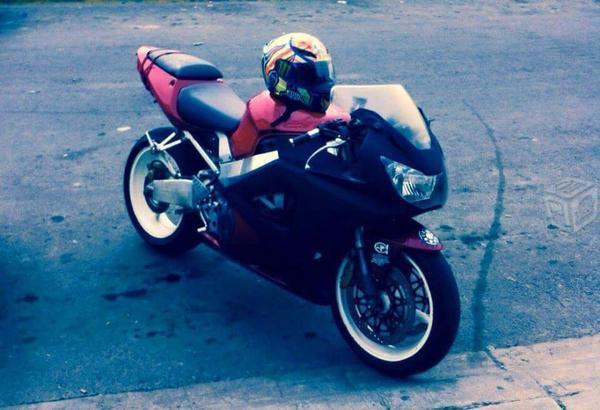 Moto Honda de pista 929 -00